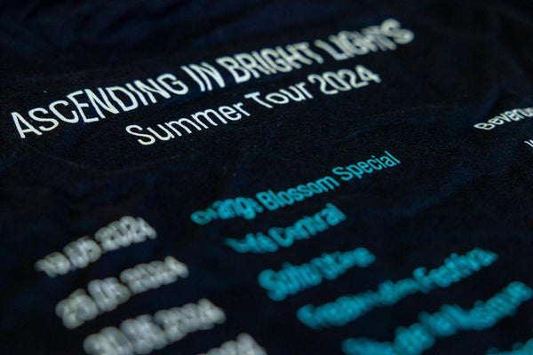 T-Shirt "Illuminated Journey"