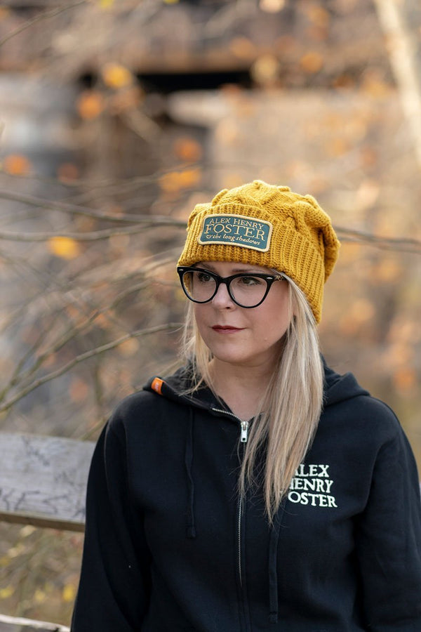 Bonnet à torsades et pompon “Perpetual Glimmer” - Jaune doré