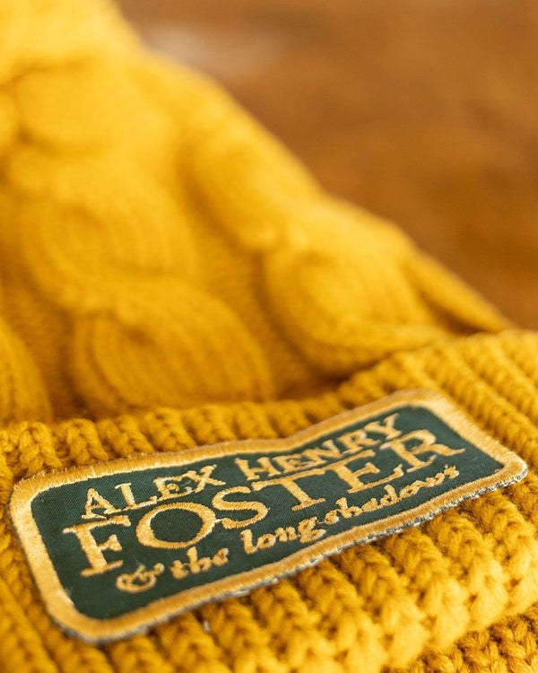 Bonnet à torsades et pompon “Perpetual Glimmer” - Jaune doré
